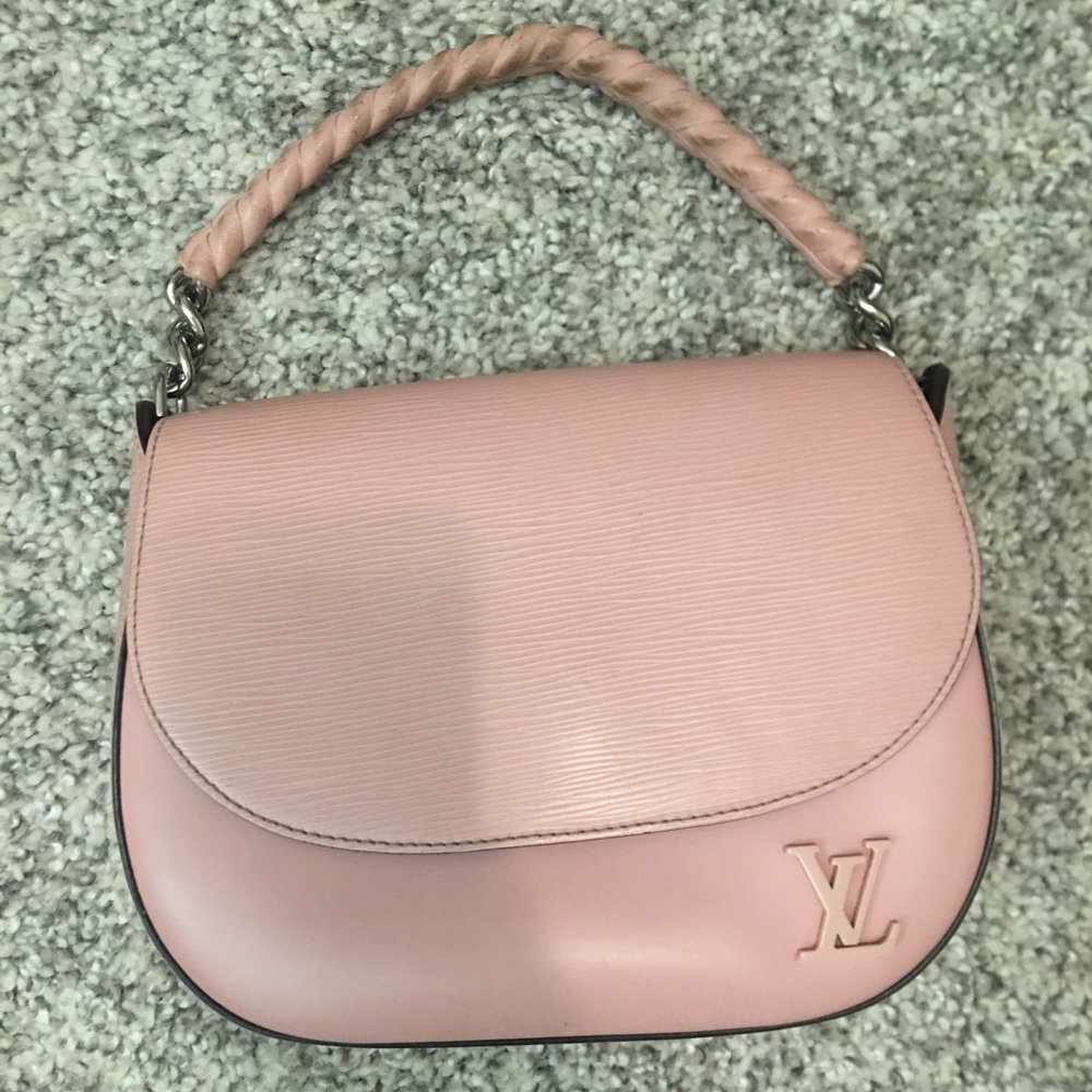 Selling my lovely Louis Vuitton bag